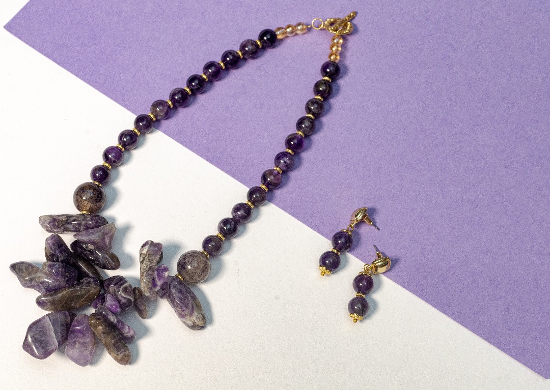 Pourquoi les perles africaines ne sont pas de simples accessoires image