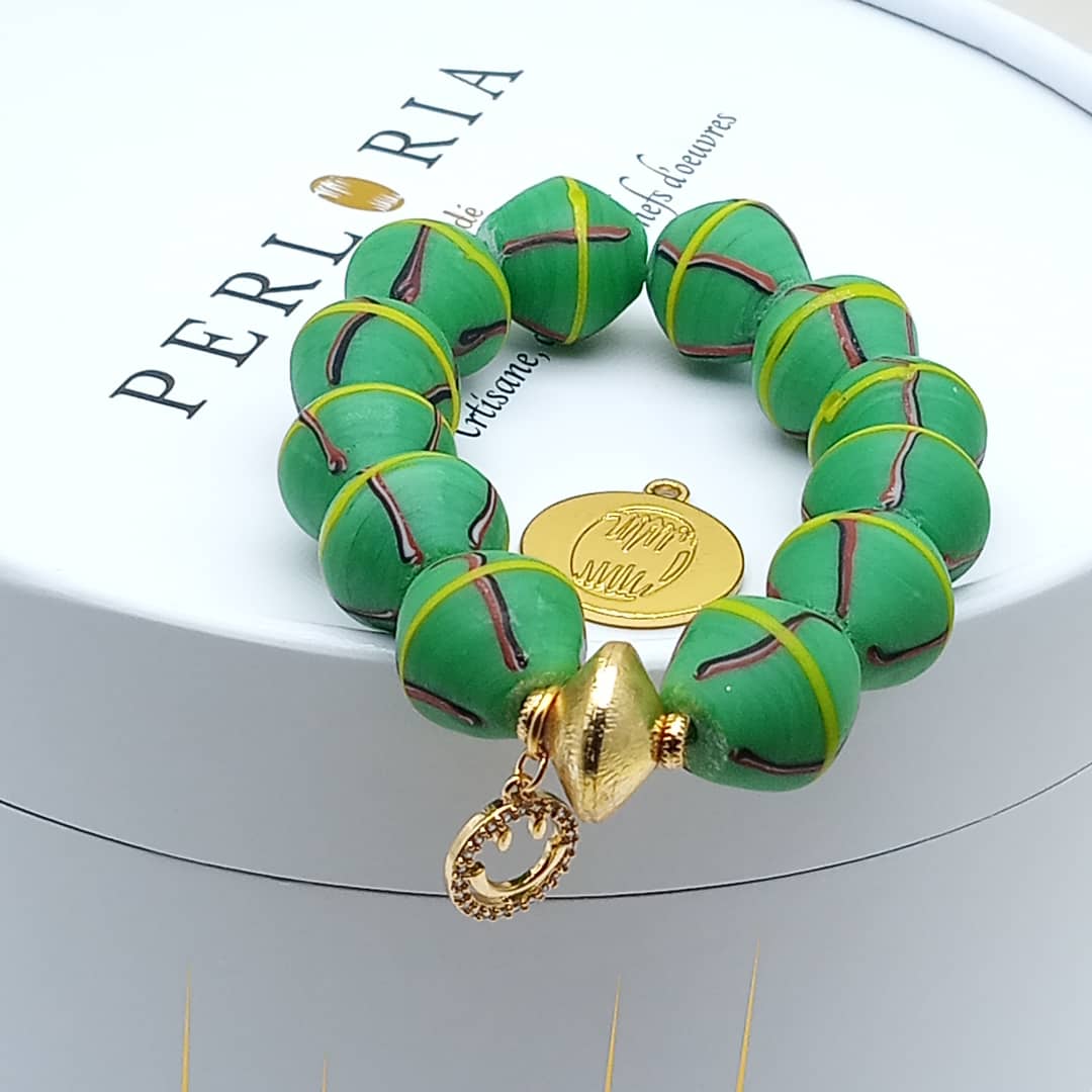 Bracelet en perles anciennes Hego image3