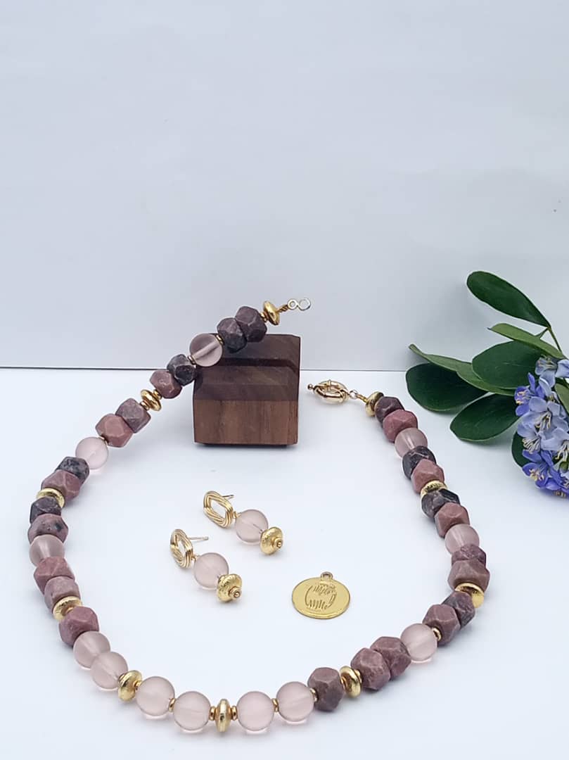 Parure en perles semi-précieuses et en perles d'agates image hover