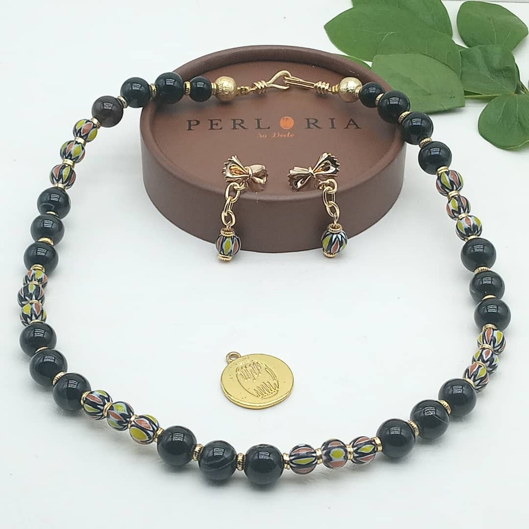 Parure en perles chevron et en perles d'onyx image hover