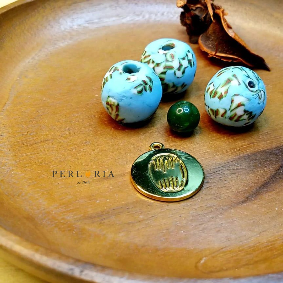 Parure en perles Krobo bleu tacheté vert et des perles de jade vert image3