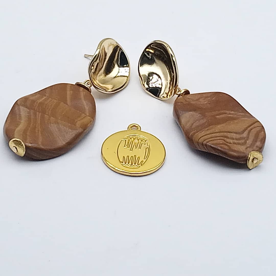 Boucle d'oreille en perle de bois image hover