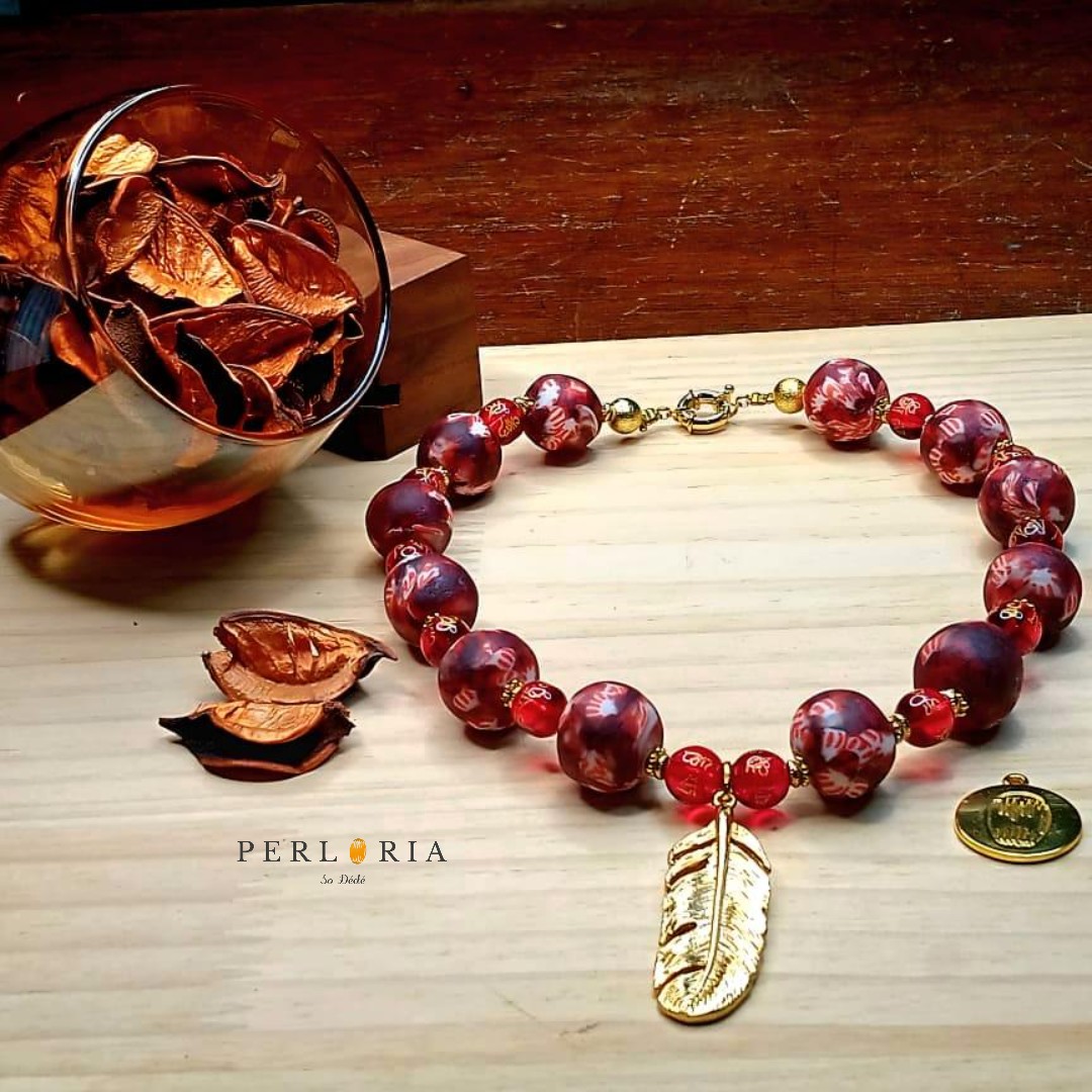 Parure en perles krobo rouge et en perles magma rouge image