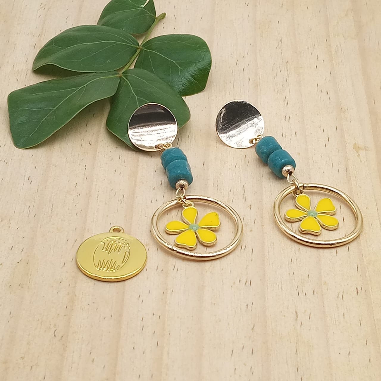 Boucles d'oreilles en perles artisanales image hover