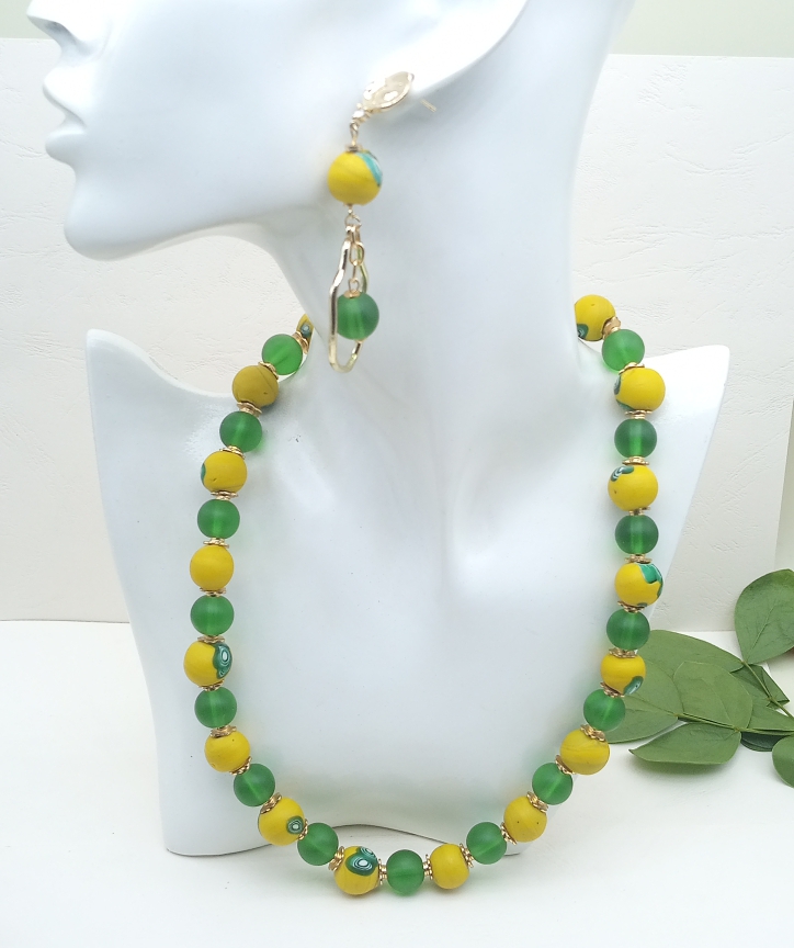 Parure en perles Oeuf et perles Fluo verte image