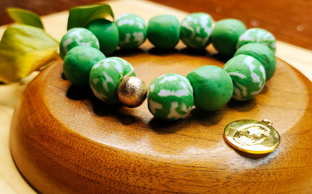 Bracelet en perles artisanales Krobo vert image