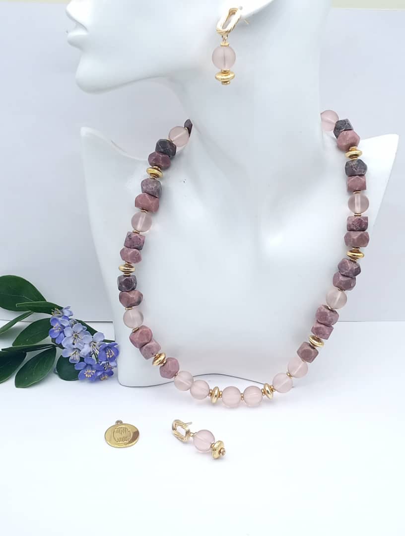 Parure en perles semi-précieuses et en perles d'agates image