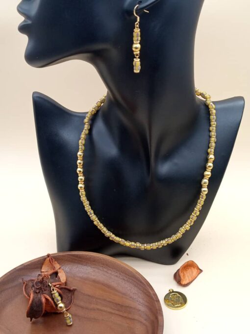 Parure Ras de cou KESHI image hover