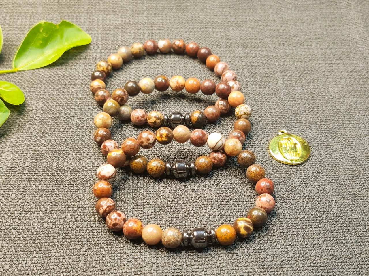 Bracelet pour homme en perles de jaspe léopard image hover