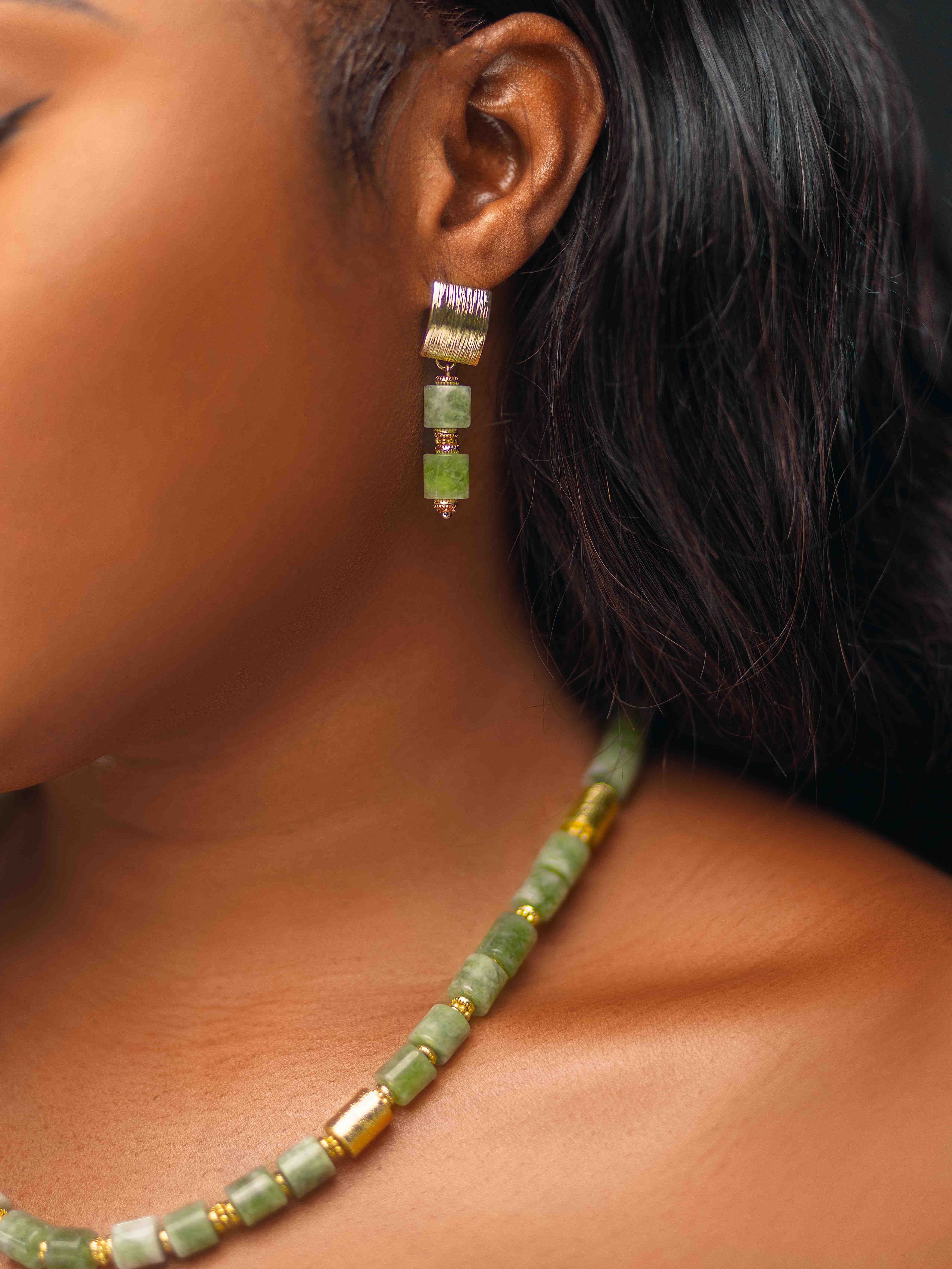 Collier et boucles d'oreilles en Emeraudes image3