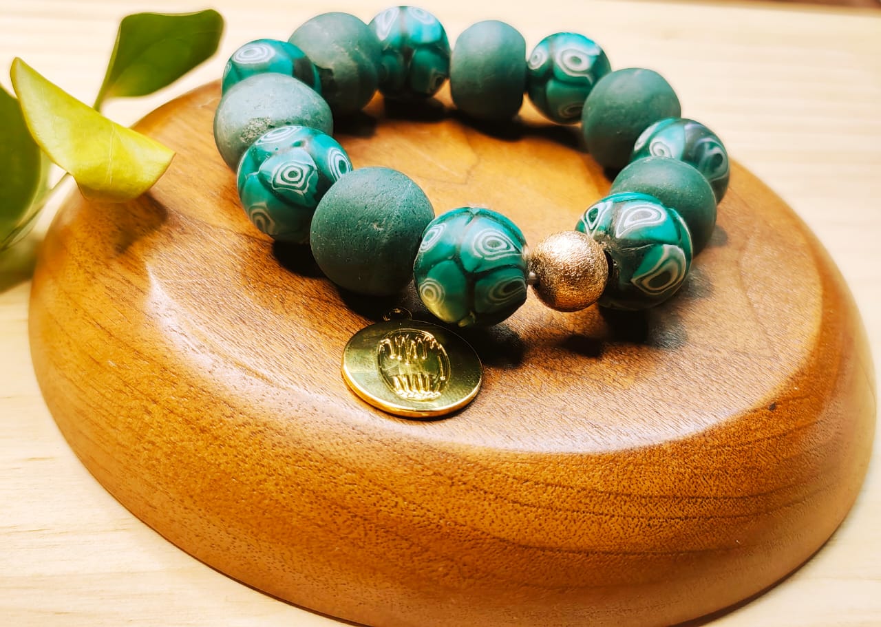 Bracelet en perles artisanales Krobo vert bouteille image