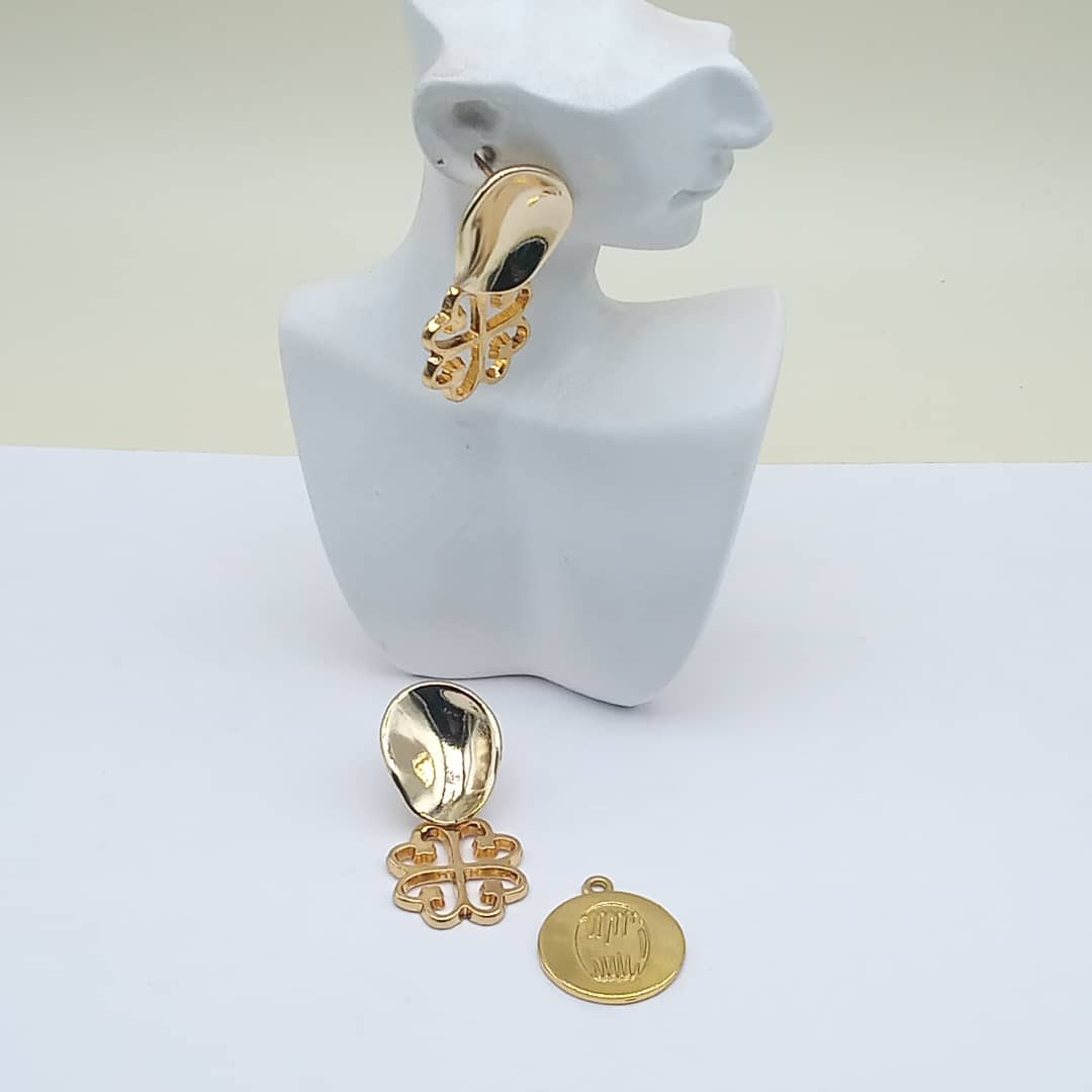 Boucles d'oreilles et médaillon Adinkra image hover