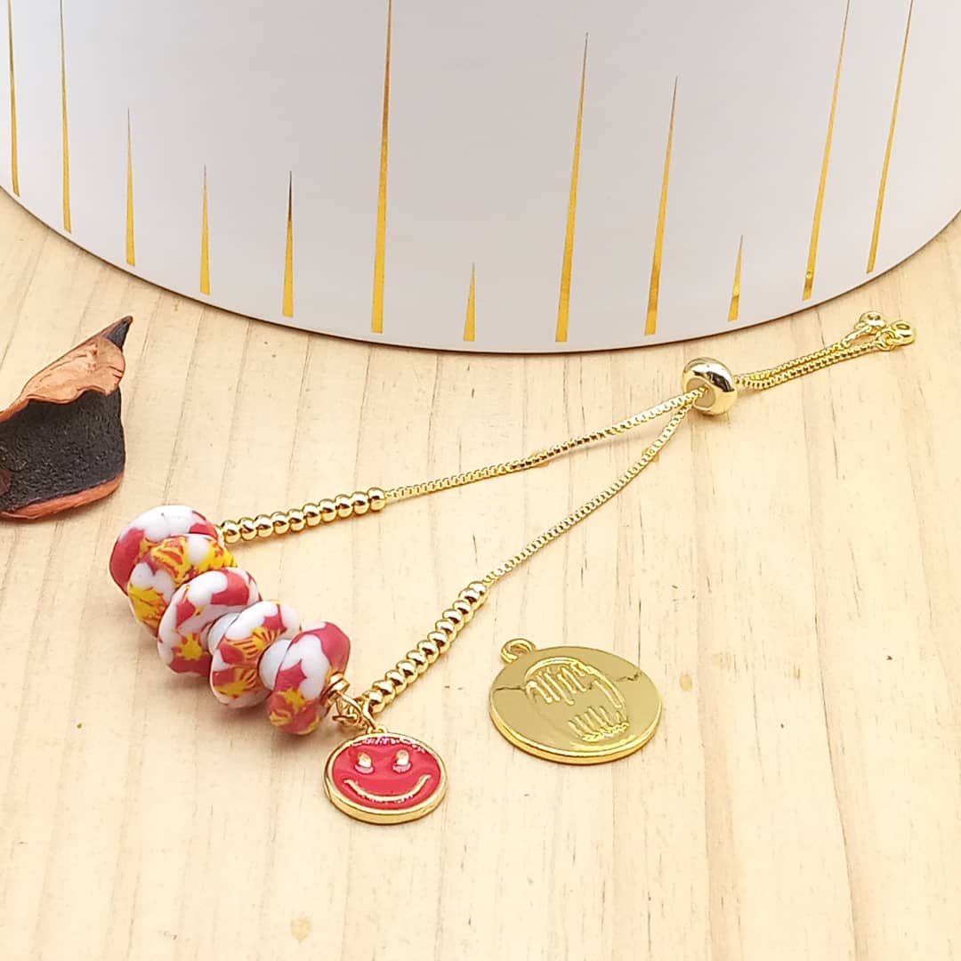 Bracelet ajustable en perles Krobo image