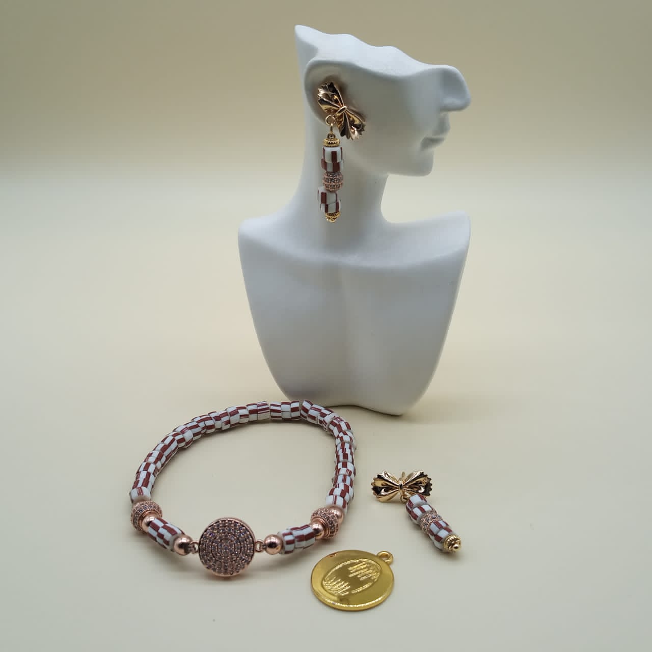 ensemble Bracelet et Boucles d'oreilles Fiodoutsou image hover