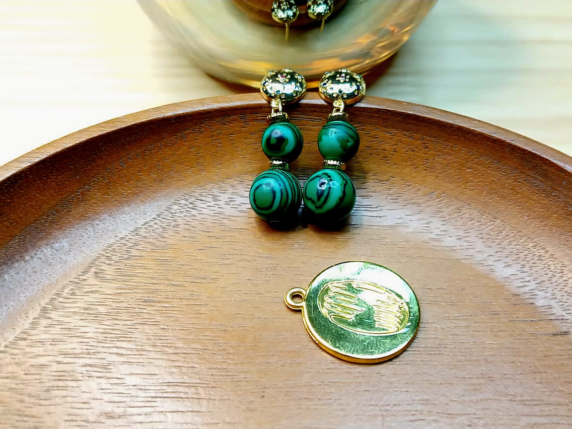 Boucles d'oreilles en perles malachite image hover