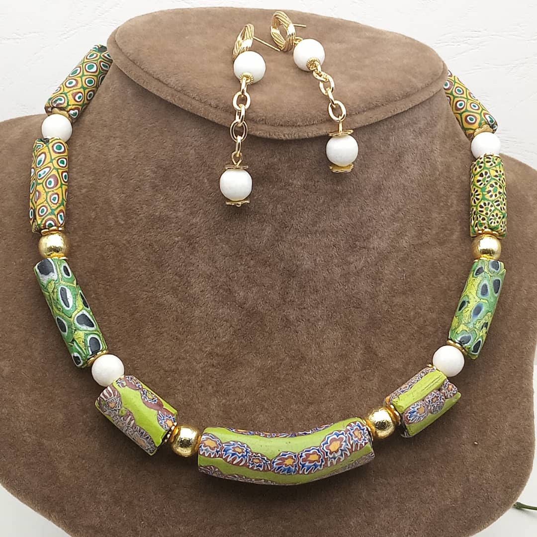 Parure en perles Millefiori et perles d'Agates image