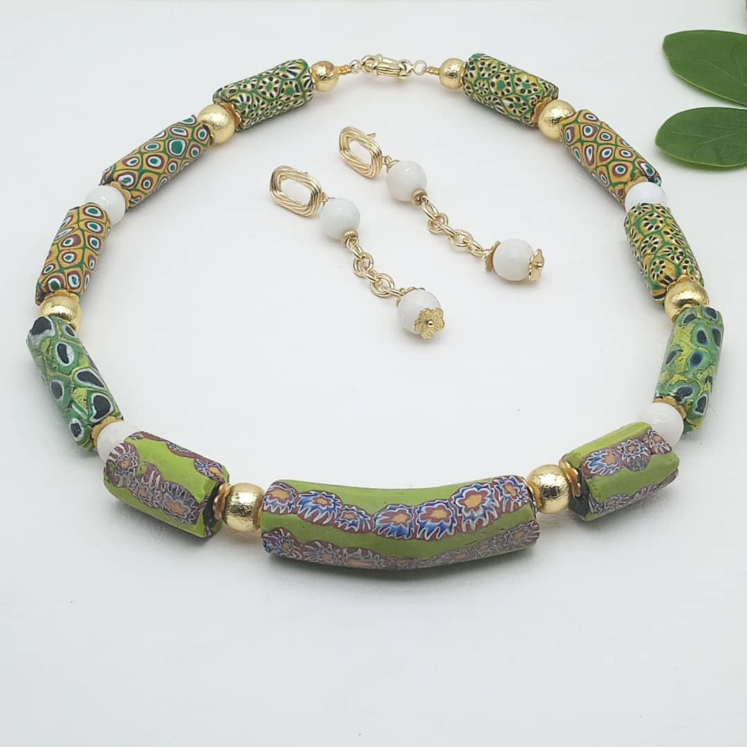 Parure en perles Millefiori et perles d'Agates image hover