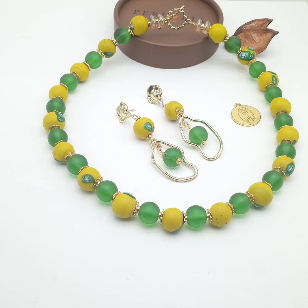 Parure en perles Oeuf et perles Fluo verte image hover