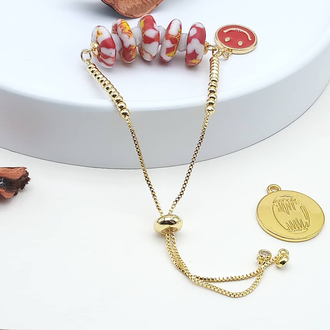 Bracelet ajustable en perles Krobo image hover
