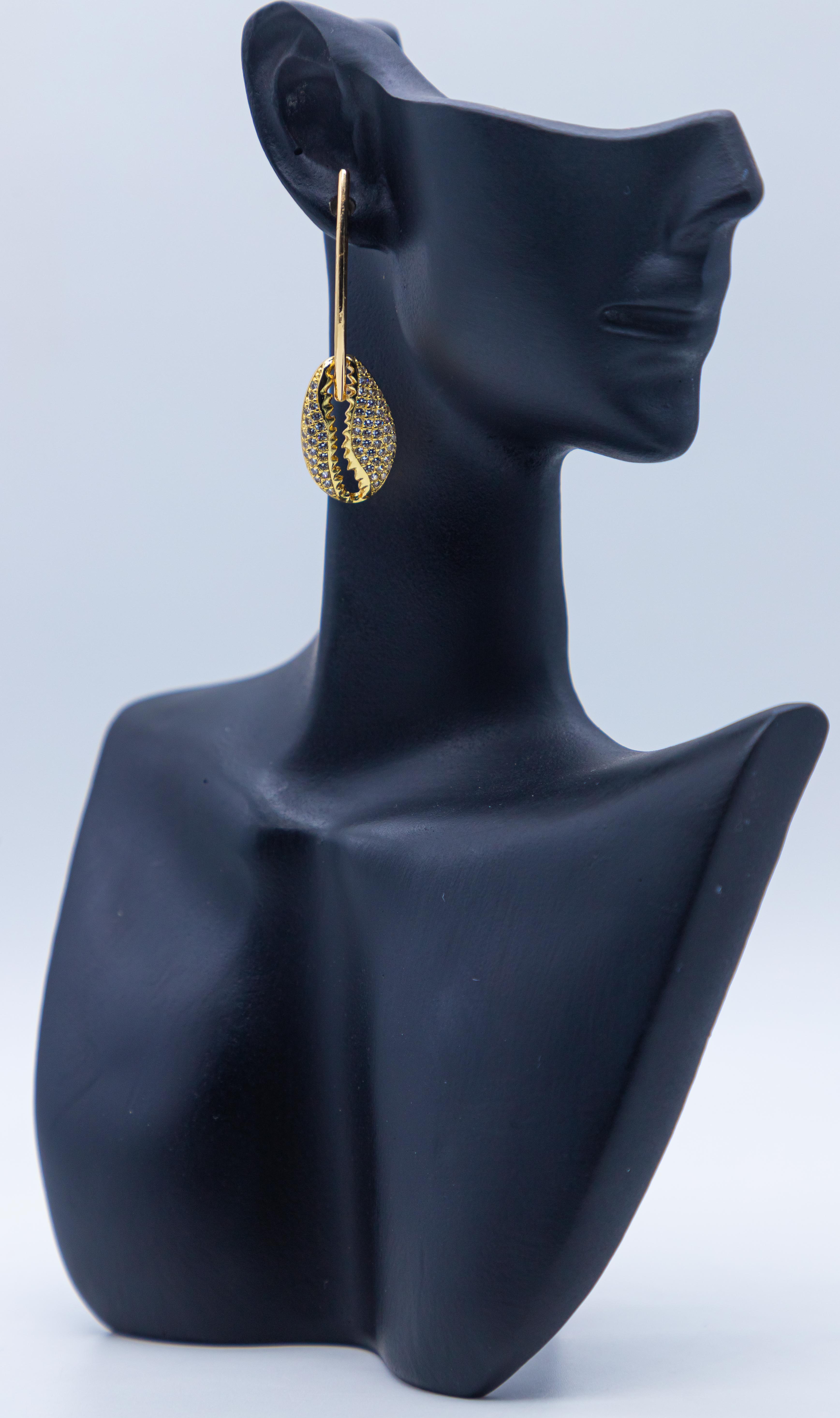 Boucles d'oreilles en cauris strass à tige longue image